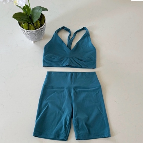 Athleta Pants - 🌟 Athleta Transcends 7” Biker Short & Bra ~ Size Medium (both)